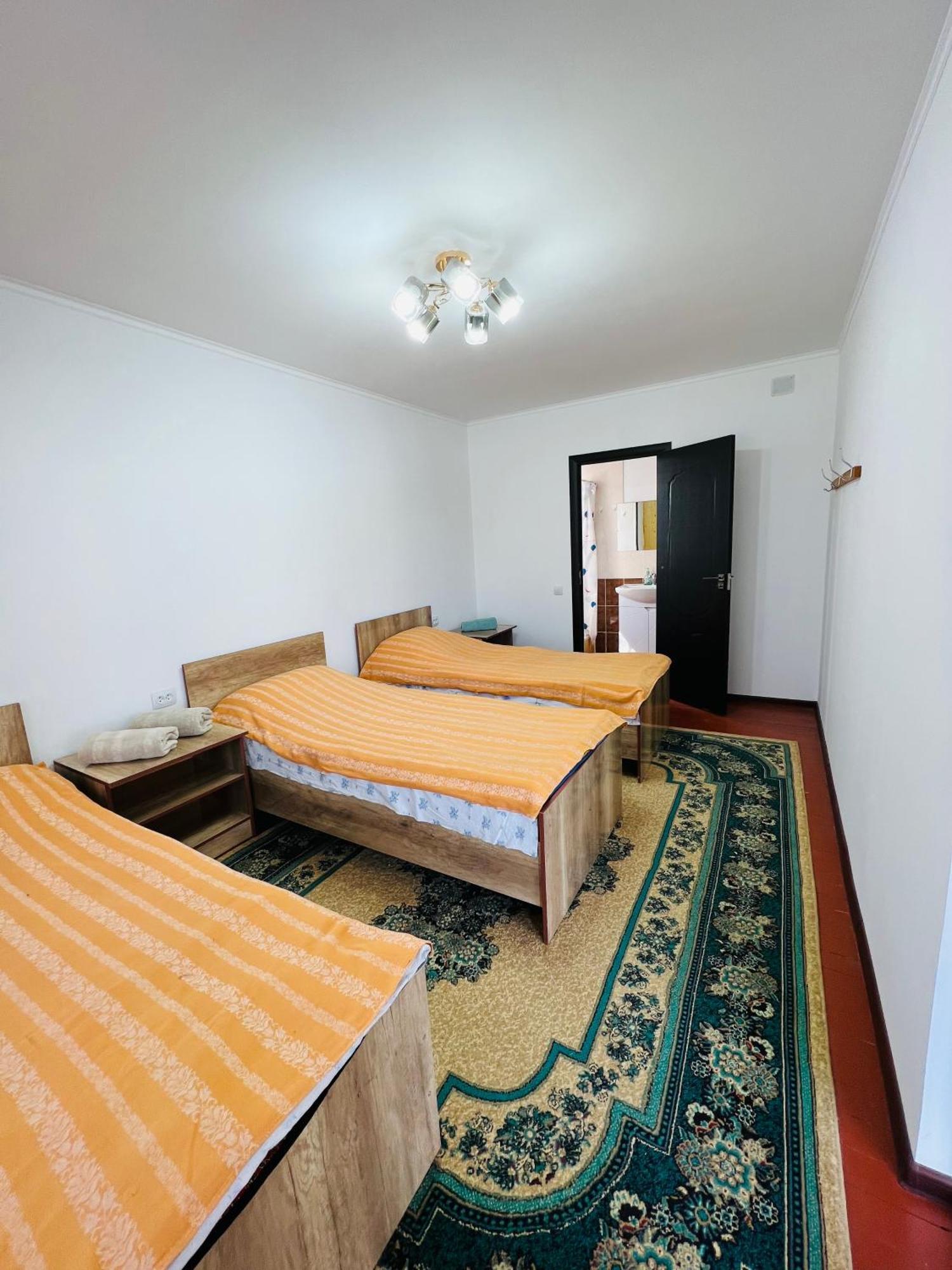 Guest House Kagan Toktogul Ngoại thất bức ảnh